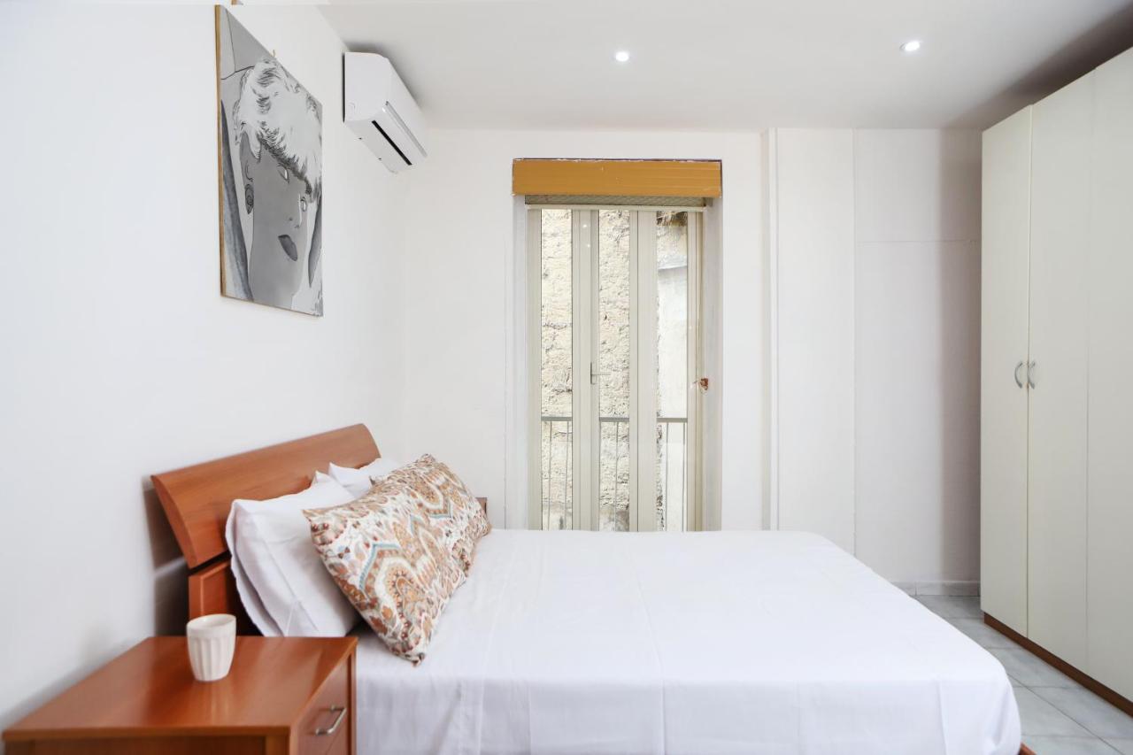 Napoli Centrale Budget Apartment Екстериор снимка
